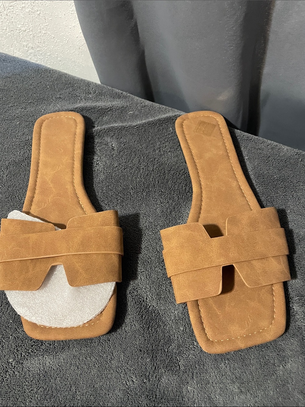 Women’s Tan Suede Slide Sandals NWOT